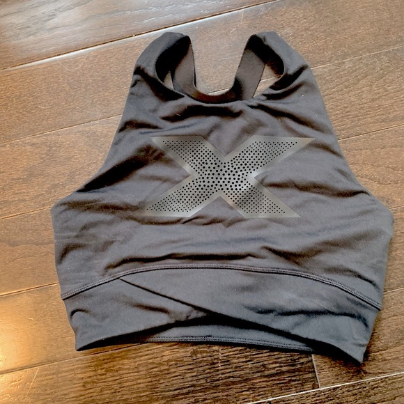 2XU crop tank or sports bra - Picture 2 of 5